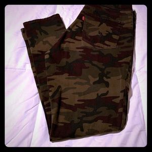 Levi’s skinny! size 14 new! Super cute!